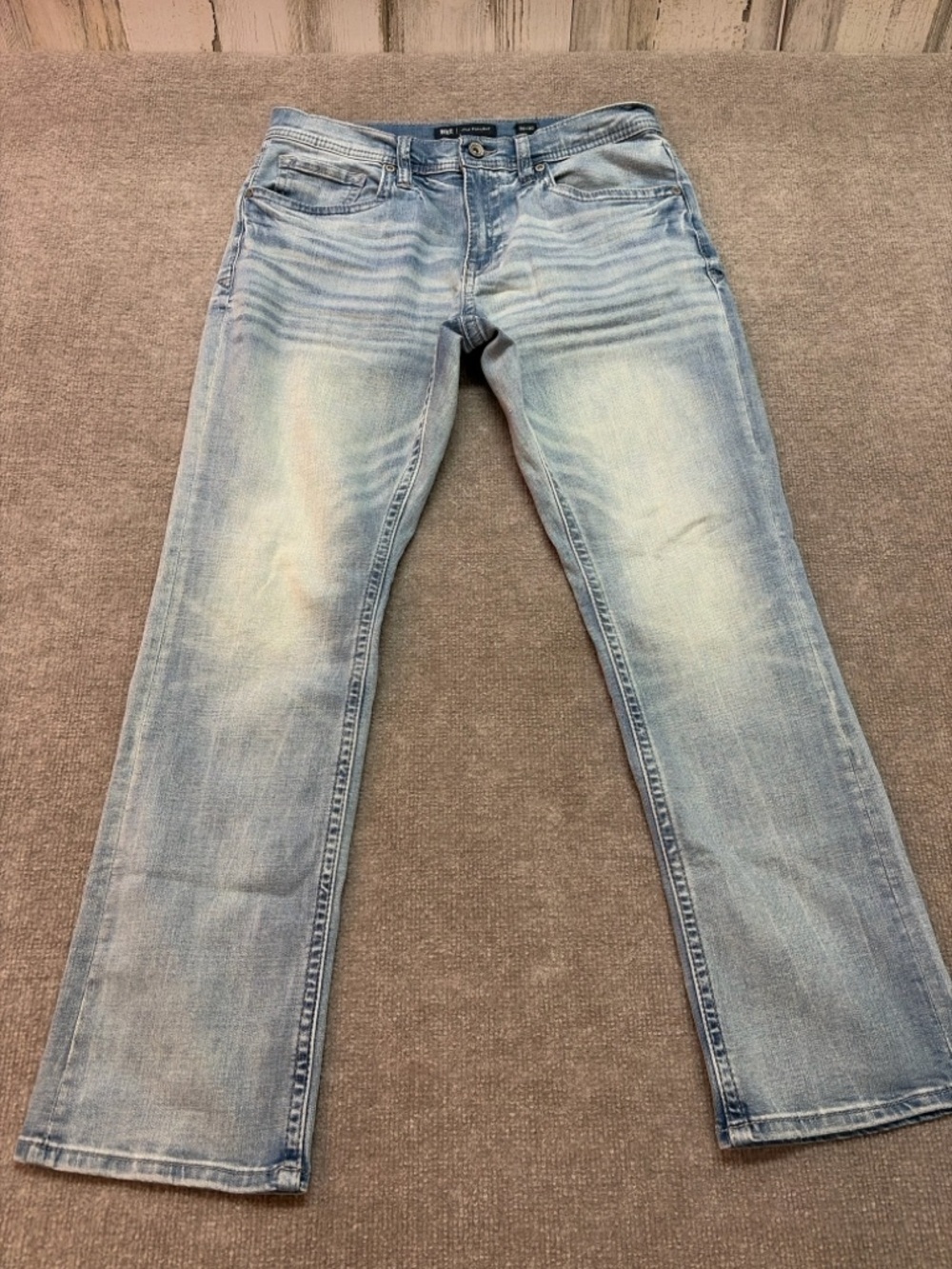 BKE Jake Straight Jeans 32x30 Light Wash Distressed Denim Buckle 0796